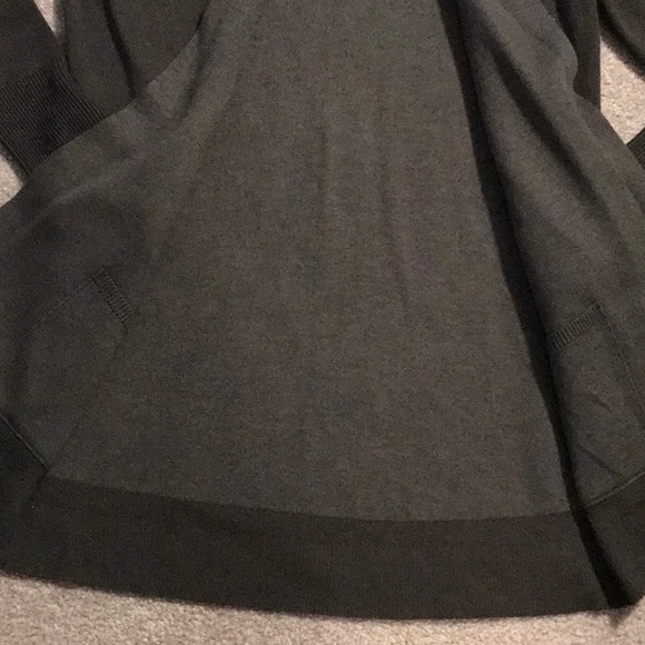 Beautiful Lululemon Green cardigan - Picture 3 of 8